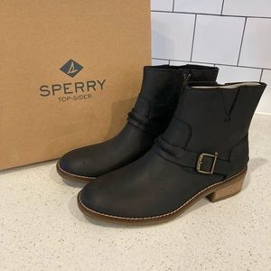 Sperry Seaport Storm Short Black 7 NWB